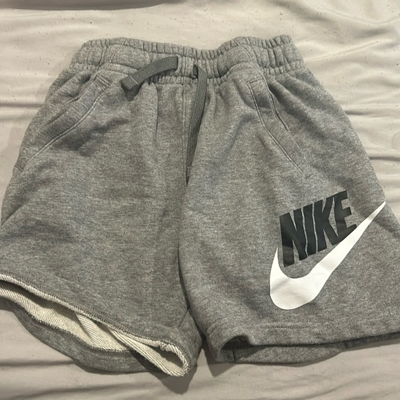 Grey Nike shorts - Picture 1 of 2